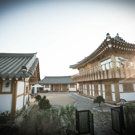 Happy Village Syeobul Guesthouse Gyeongju Exterior foto